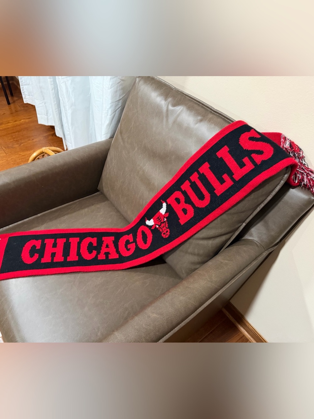 Chicago Bulls Red & Black Knit Scarf